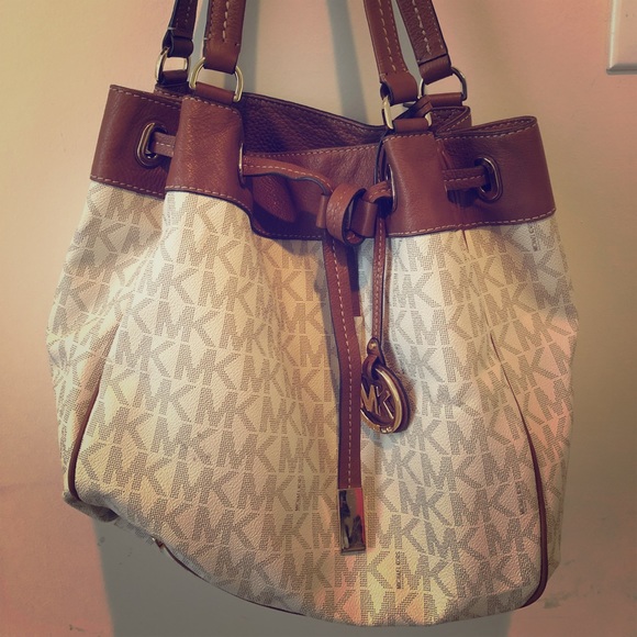 Michael kors purse - Picture 1 of 3
